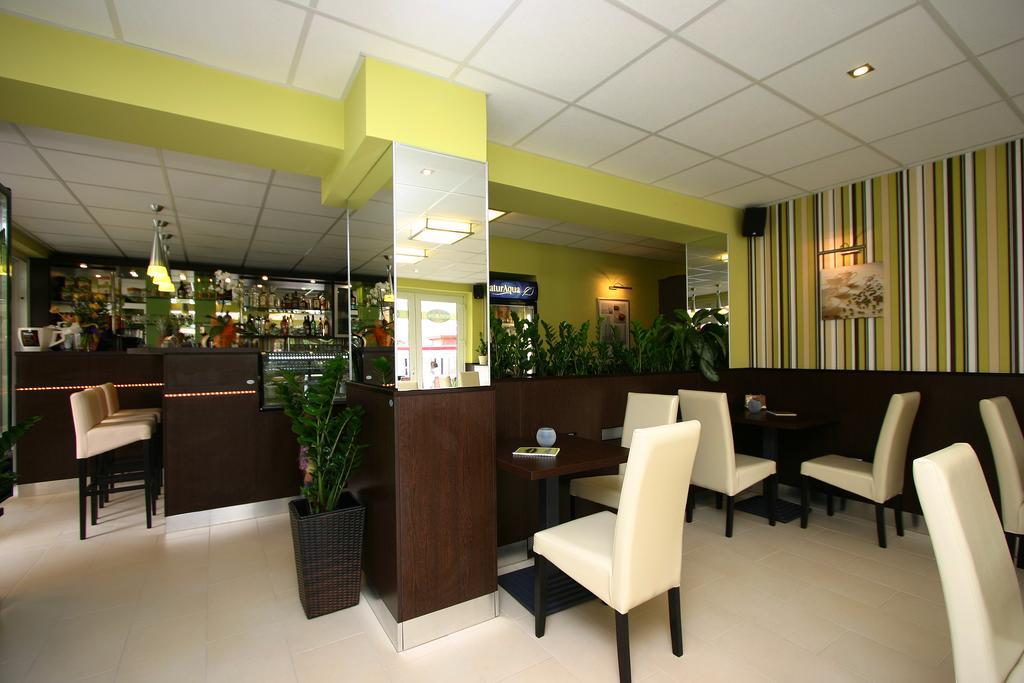 Cafe Relax Apartments Hévíz Exterior foto